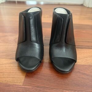 Pour La Victoire mules! Almost brand new!